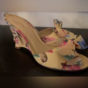 Floral wedges